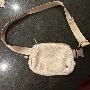 Lululemon Everywhere Sherpa Belt Bag Natural Ivory/Trench